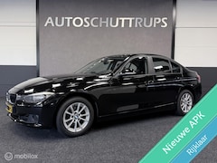 BMW 3-serie - 320i Upgrade Edition AUTOMAAT / ORIGINEEL NL / NIEUWE APK