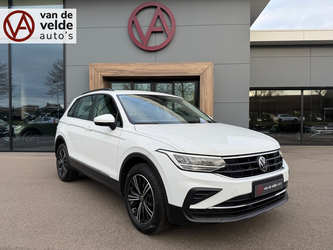 Volkswagen Tiguan - 1.4 TSI DSG eHybrid Life | Leder | Trekhaak | 360 Camera | Elek. klep | Rijklaar incl. 1 j - AutoWereld.nl