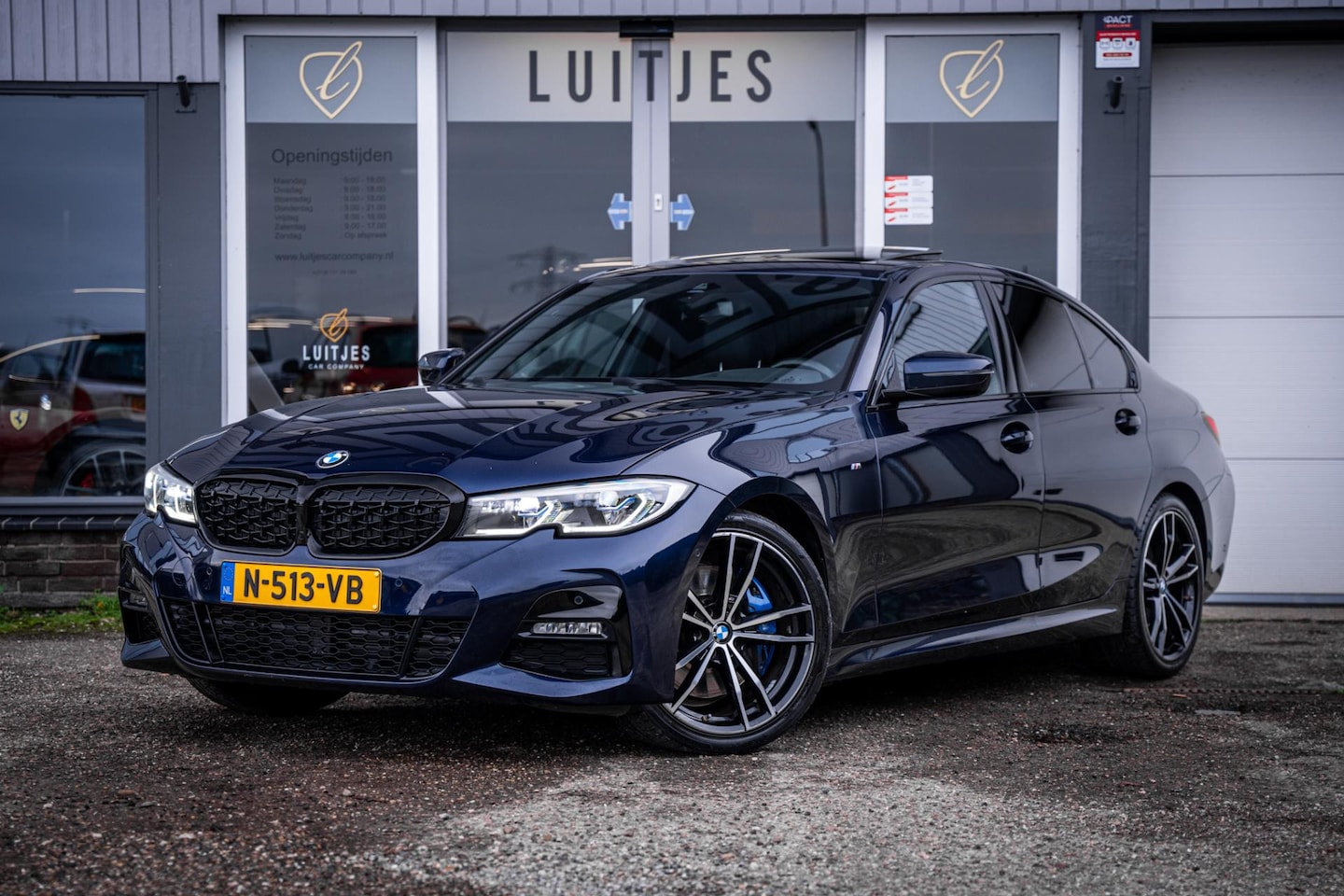 BMW 3-serie - 320i M-Sport Org.NL*Panorama*Laser*Leder*HuD*Stuurverw.*1e-eig. - AutoWereld.nl