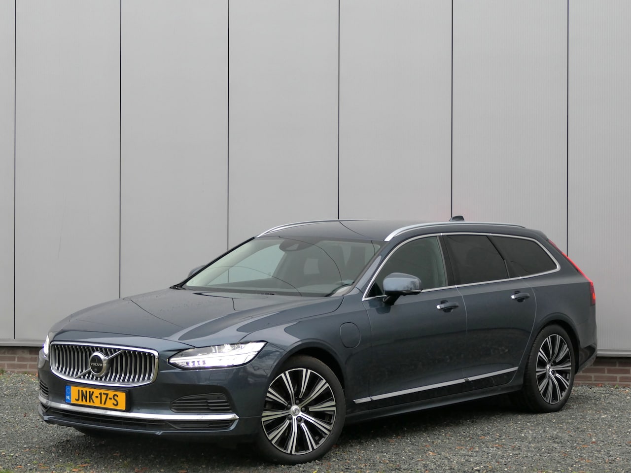 Volvo V90 - 2.0 T8 AWD Inscription 12MND garantie / 360° camera / Trekhaak / DAB+ - AutoWereld.nl