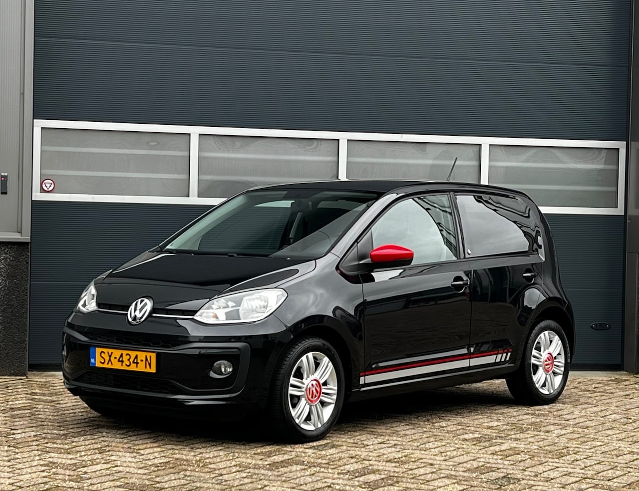 Volkswagen Up! - 1.0 BMT high up! Beats bj.2017 Airco|Stoel verw|5 Drs. - AutoWereld.nl