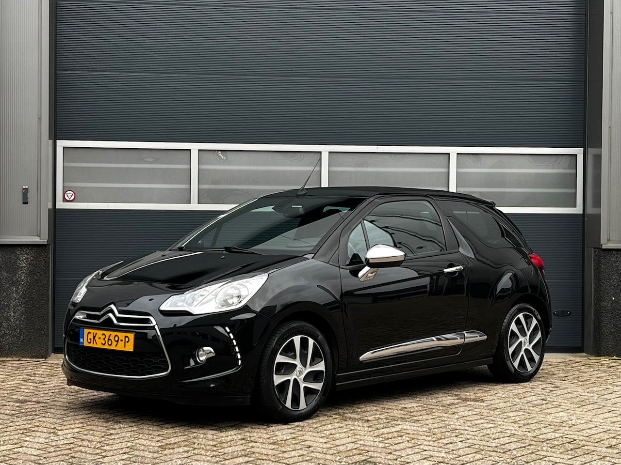 Citroën DS3 Cabrio - 1.2 VTi So Chic bj.2015 Navi|Lage km|Nap. - AutoWereld.nl