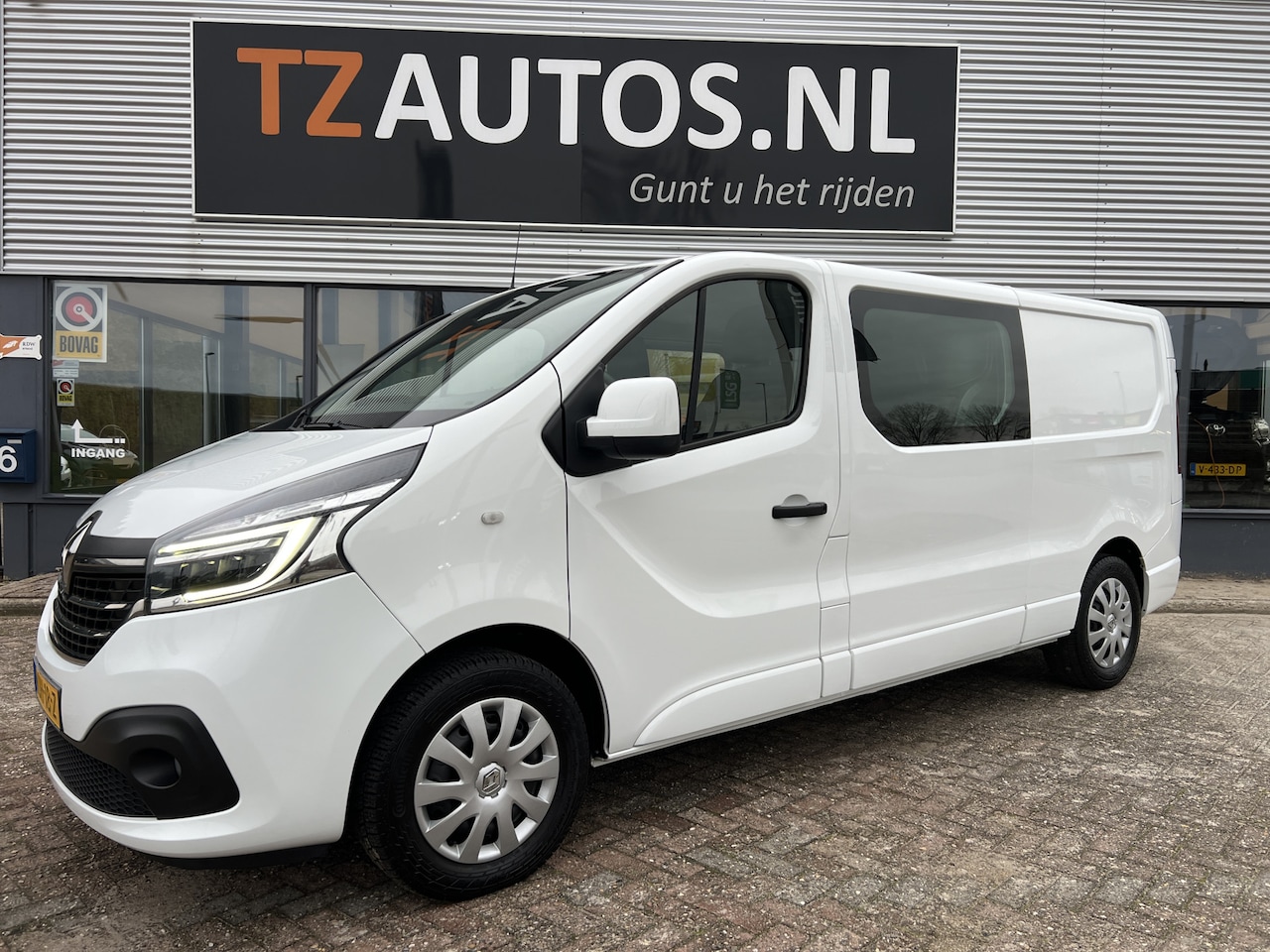 Renault Trafic - 2.0 dCi 120 T29 L2H1 DC Work Edition 2.0 dCi 120 T29 L2H1 DC Work Edition - AutoWereld.nl