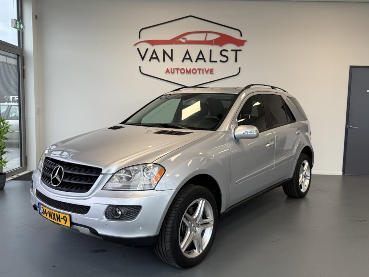 Mercedes-Benz M-klasse - 350/ Leder/ Pano/ BiXenon/ H&K/ Youngtimer/ HANDEL - AutoWereld.nl