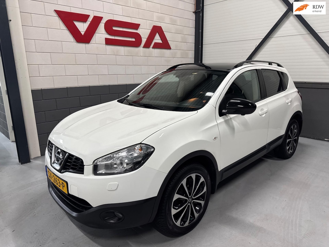Nissan Qashqai - 1.6 Connect Edition|Automaat|360 camera|Trekhaak|Panorama|Stoelvw|4-seizoen banden - AutoWereld.nl