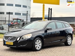 Volvo V60 - 1.6 T3|NAVI|CRUISE|TREKHAAK|AIRCO|2XSLEUTELS|BOEKJES|TOPSTAAT
