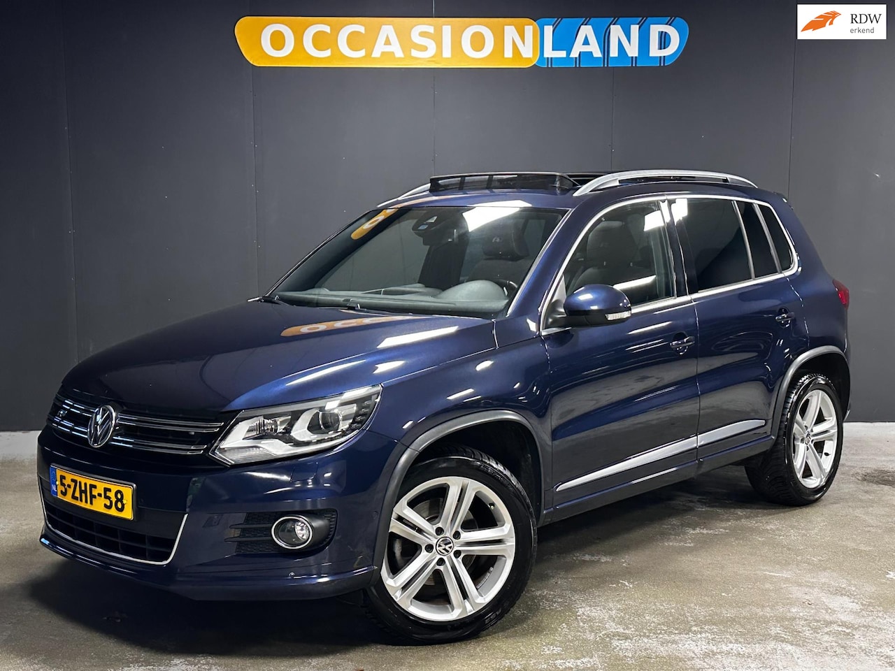 Volkswagen Tiguan - 1.4 TSI R-Line Edition|PANO|TREKHAAK|CRUISE|NAVI|BLUETOOTH|18INCH| - AutoWereld.nl