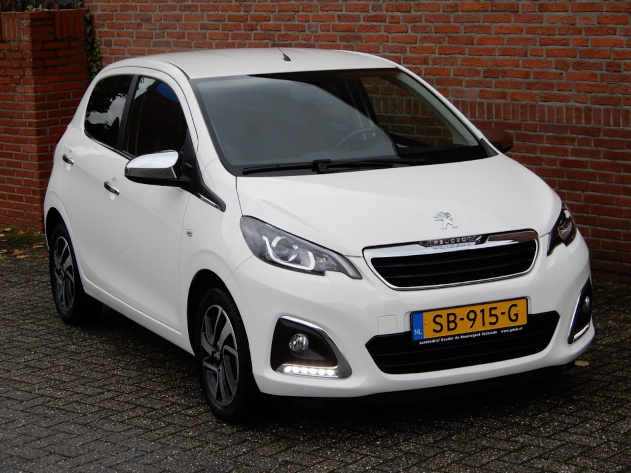 Peugeot 108 - 1.0 E-VTI ALLURE Automaat  achteruitrij camera  23387KM - AutoWereld.nl