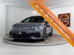 Volkswagen Golf - 2.0 TSI GTI Clubsport 301 PK | IQ | Pano | Sfeer | Harman | Leder | BOMVOL 12 MND Garantie
