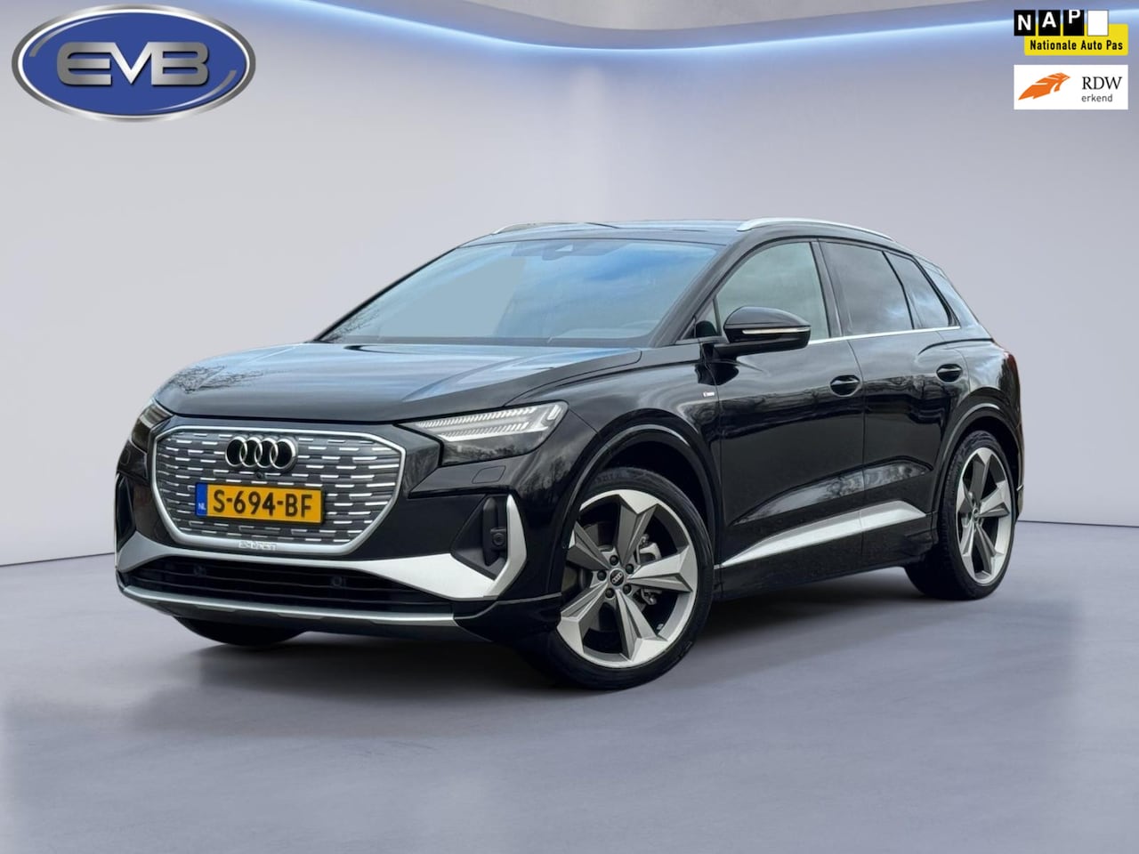 Audi Q4 e-tron - 40 S 300 pk edition 77 kWh, SOH 92,5 %, 1 e eigenaar, 2 X S line, 21 ", Electrische trekha - AutoWereld.nl