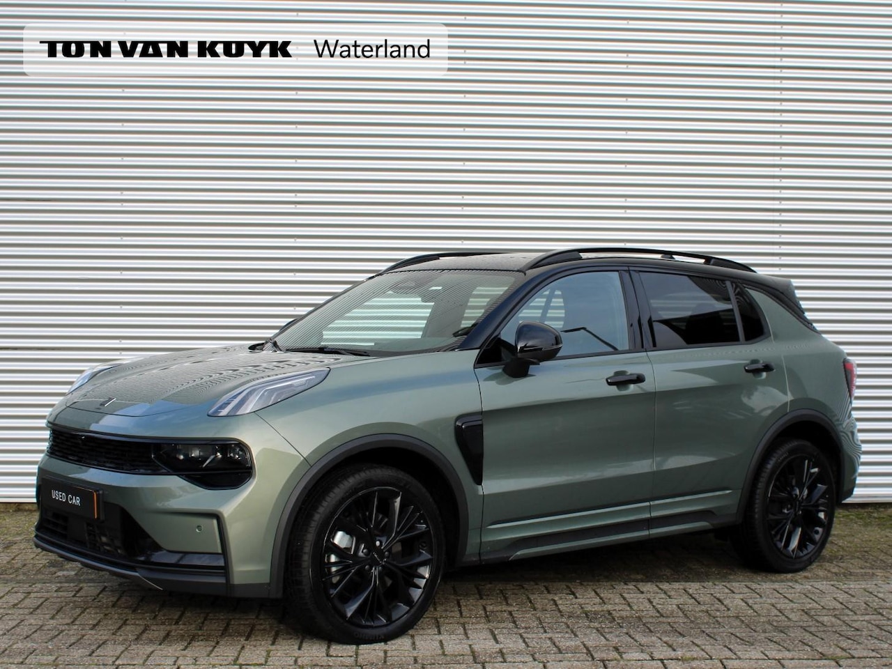 Lynk & Co 01 - 1.5 More Automaat / Panoramadak / Privacy Glass / Mineral Green metallic / 20" velgen - AutoWereld.nl