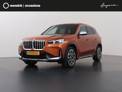 BMW X1 - sDrive18i | X-Line | Panoramadak | Sportstoelen | Curved Display | Camera | DAB | Apple Ca