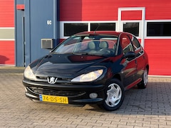 Peugeot 206 - 1.6 Roland Garros | APK 06-08-2026 + Airco + 5-drs Nu € 999,