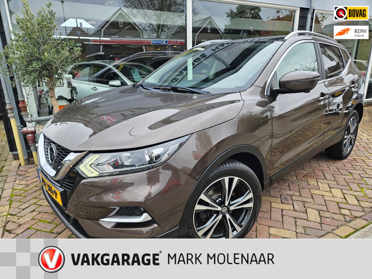 Nissan Qashqai - 1.3 DIG-T Tekna,panorama,trekhaak,camera - AutoWereld.nl