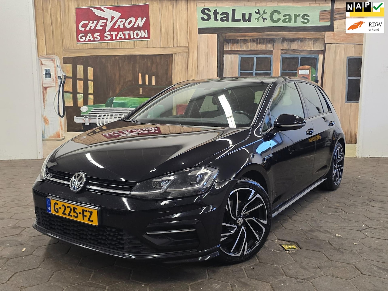 Volkswagen Golf - 1.6 TDI Highline Business R /N.A.P/CARPLAY/ - AutoWereld.nl