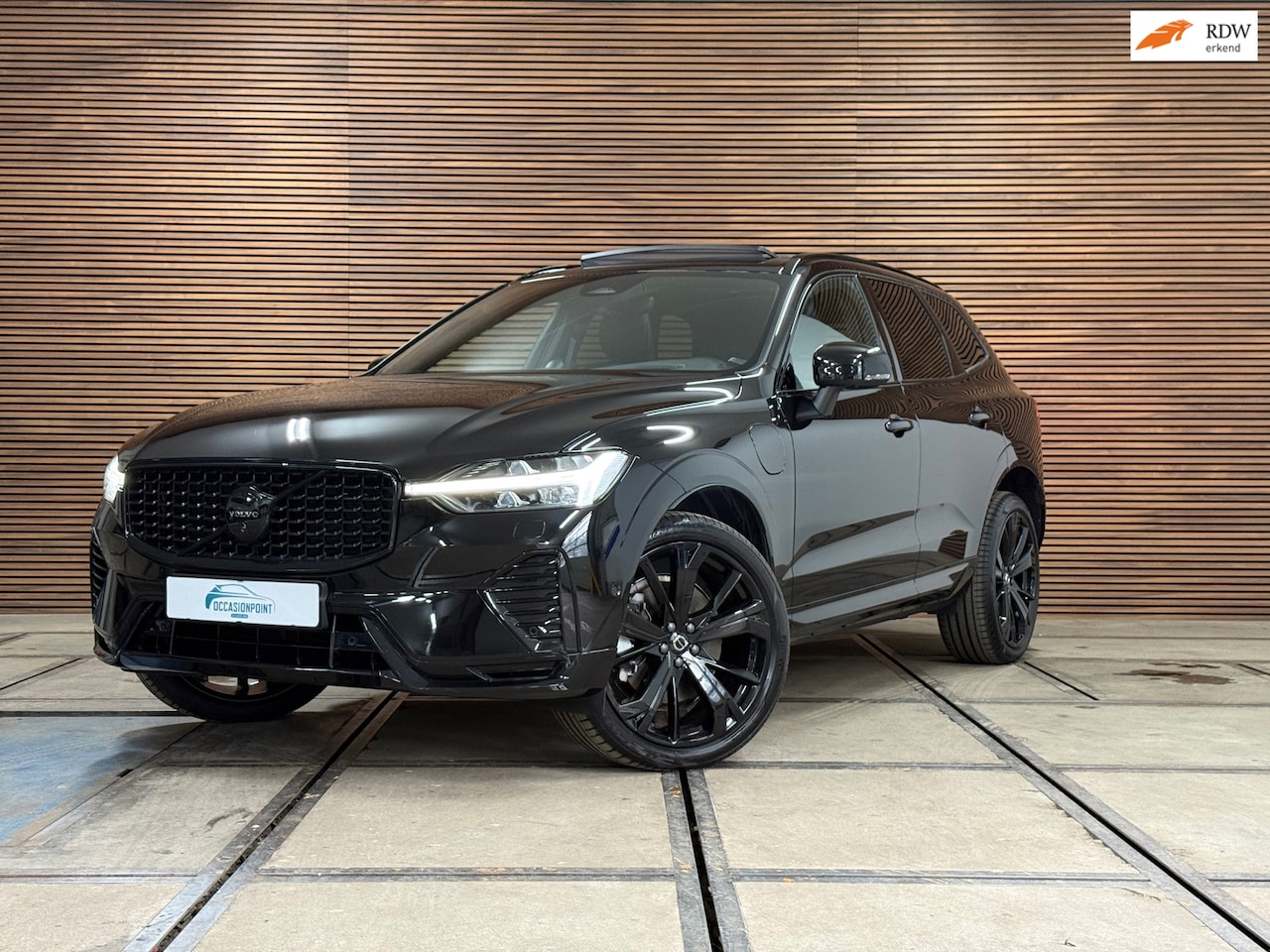 Volvo XC60 - 2.0 T6 Plug-in hybrid AWD Ultra Black Edition | Pano | Luchtvering | 21' inch | Harman/Kar - AutoWereld.nl