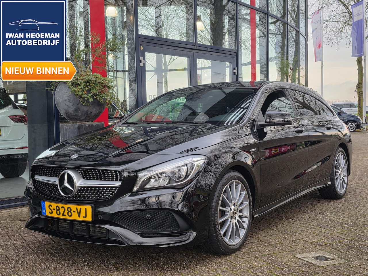 Mercedes-Benz CLA-klasse Shooting Brake - 180 Edition AUTOMAAT | Navigatie | Leer | Airco | Sportstoelen | Licht metalen velgen - AutoWereld.nl