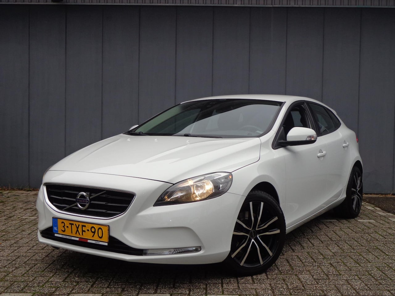 Volvo V40 - 1.6 T3 Momentum 1eig,Vol.Onderh. - AutoWereld.nl