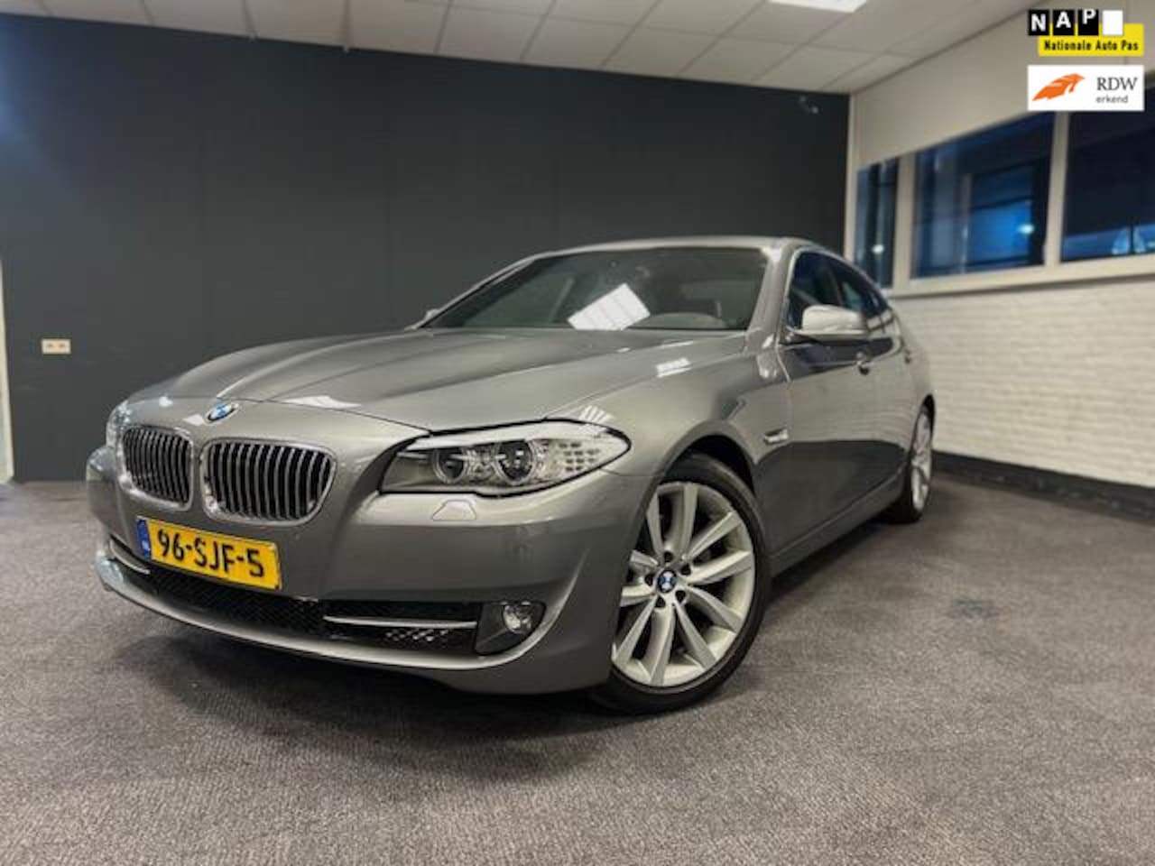 BMW 5-serie - 520i High Executive NW KETTING/LEDER/AUT/NAP - AutoWereld.nl