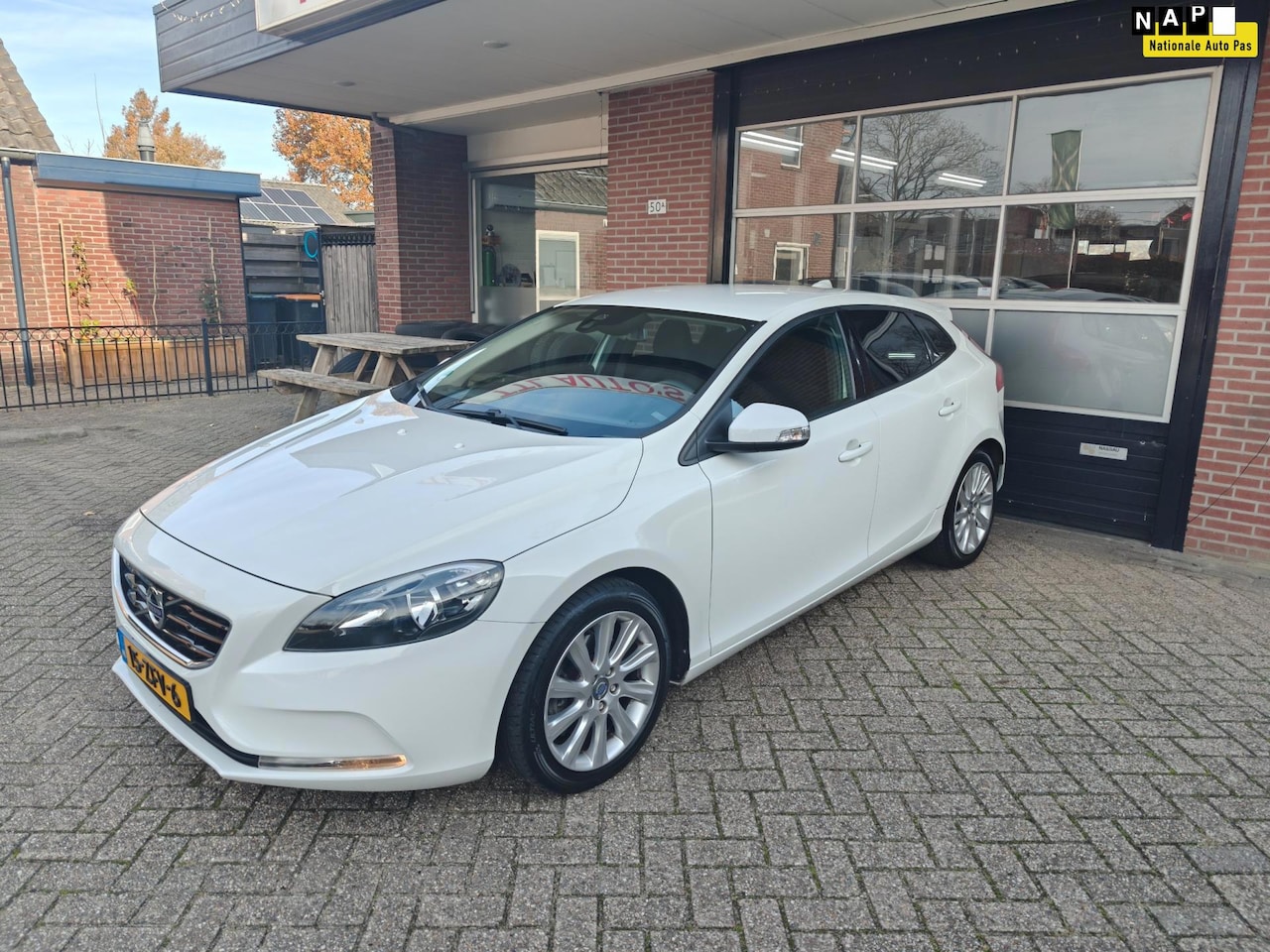 Volvo V40 - 1.6 T3 Kinetic 1.6 T3 150PK Kinetic - AutoWereld.nl