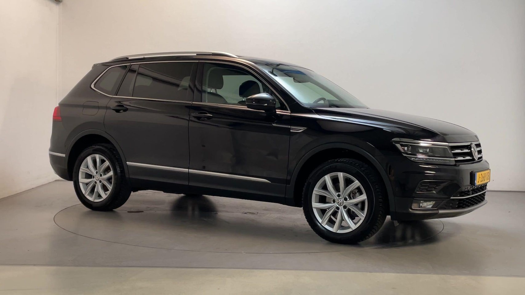 Volkswagen Tiguan Allspace - 1.5 TSI 150pk DSG Highline Panoramadak Alcantara Camera Stoelverwarming - AutoWereld.nl