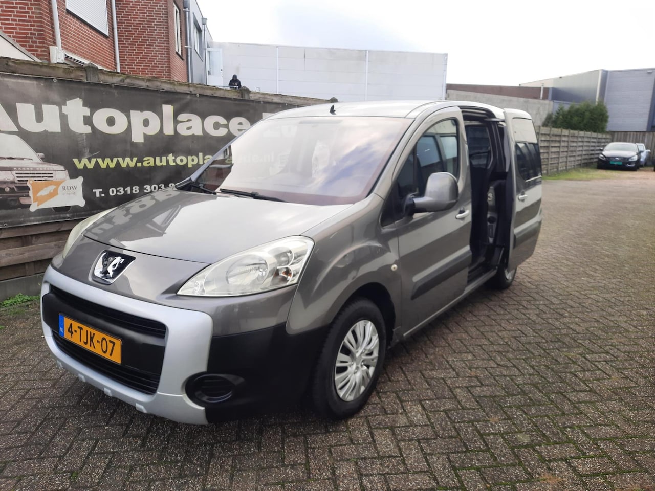 Peugeot Partner Tepee - 1.6 XT AIRCO 5-PERS - AutoWereld.nl