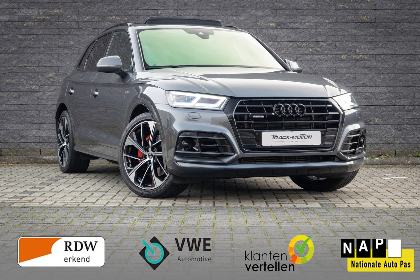 Audi Q5 - 55 TFSI e quattro Competition Panoramadak - AutoWereld.nl