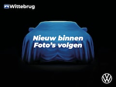 Volkswagen Golf - 1.5 TSI 130PK R-Line / 18" LMV / Black Style / LED / Travel Assist / Parkeersensoren voor