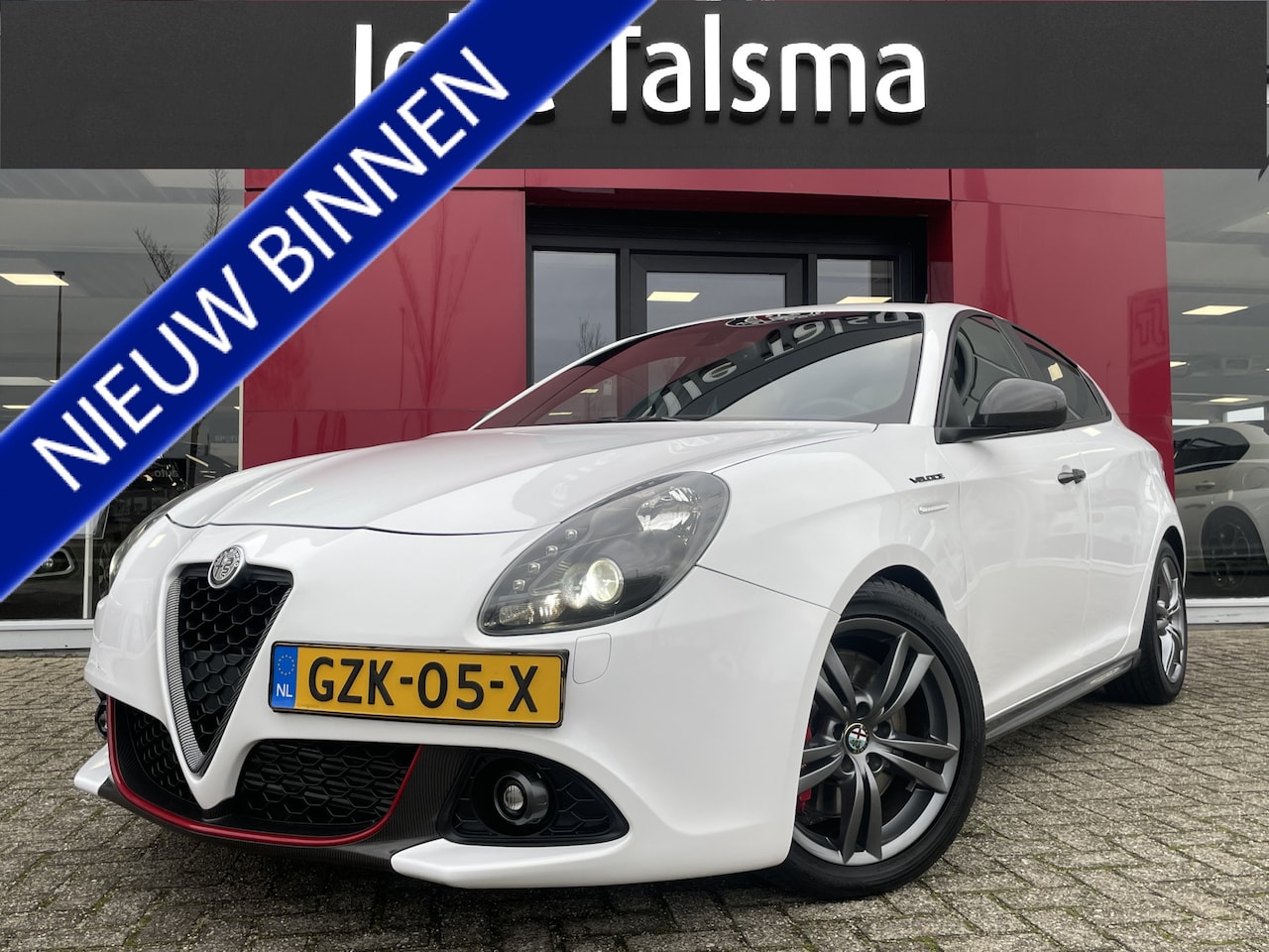 Alfa Romeo Giulietta - 1.4 Turbo MultiAir Super | Xenon | Stoelverwarming | Carbon delen | Veloce bumpers Bose - AutoWereld.nl