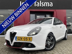 Alfa Romeo Giulietta - 1.4 Turbo MultiAir Super | Xenon | Stoelverwarming | Carbon delen | Veloce bumpers Bose