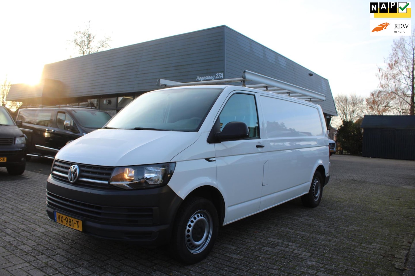 Volkswagen Transporter - PERFECTE BUS EN ZEER GOED ONDERHOUDEN 2.0 TDI L2H1 Comfortline - AutoWereld.nl