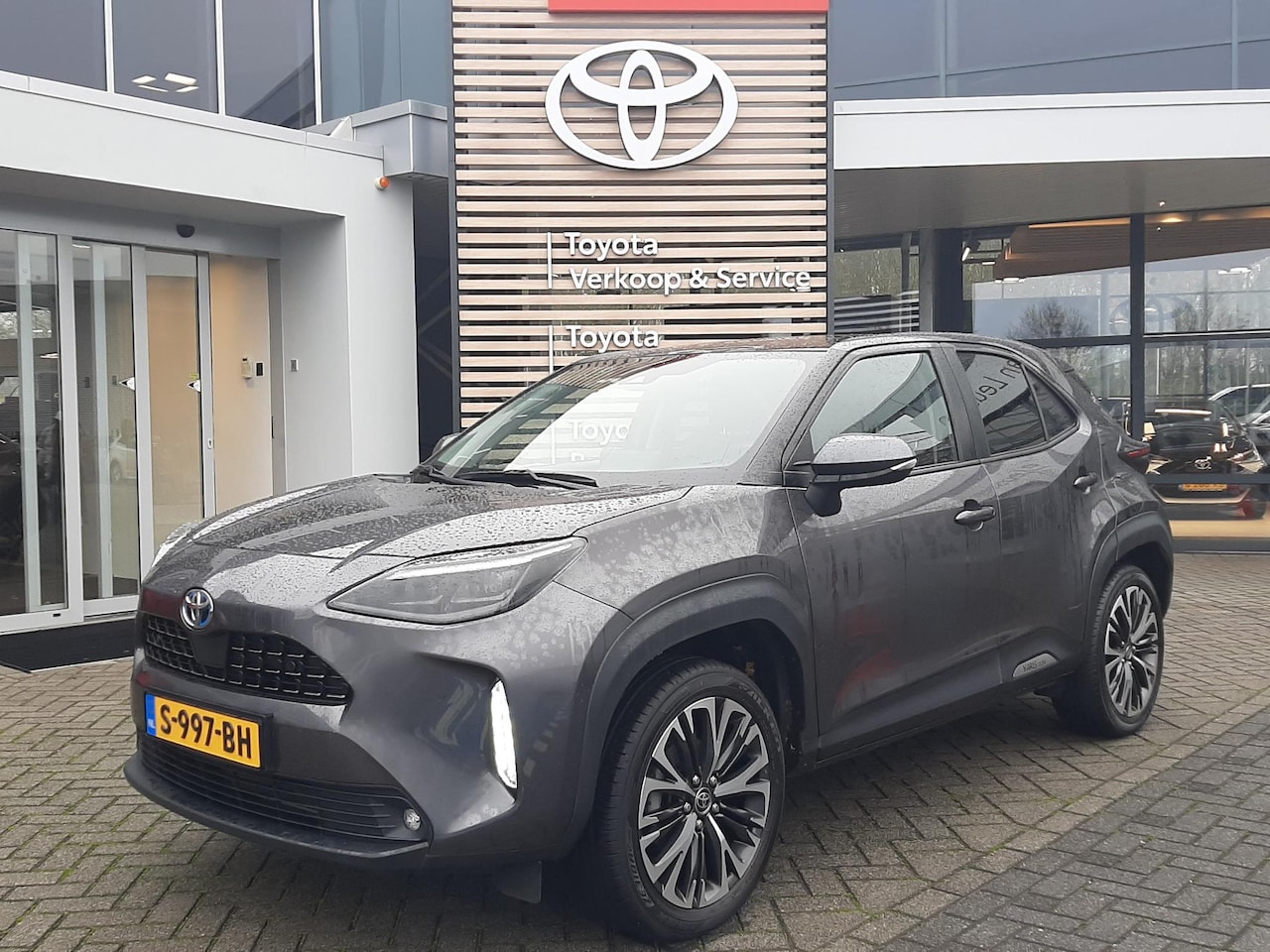 Toyota Yaris Cross - 1.5 Hybrid NAVI KEYLESS LM-VELGEN PARK-SENSOREN - AutoWereld.nl