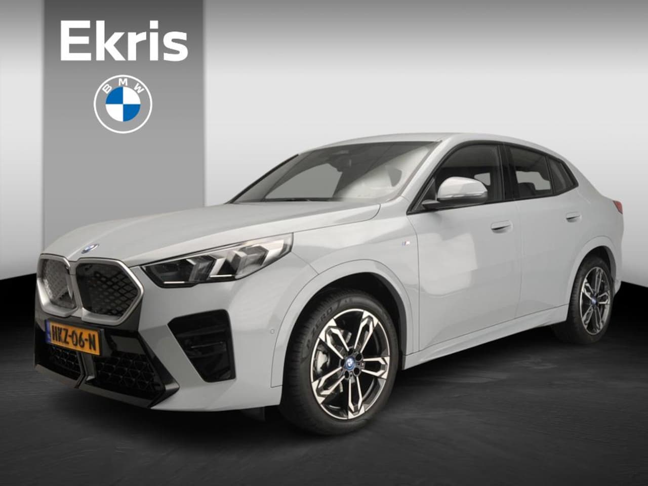 BMW iX2 - eDrive20 | M-Sportpakket | LED | Navigatie | Sportstoelen | Stoelverwarming | Adaptief ond - AutoWereld.nl