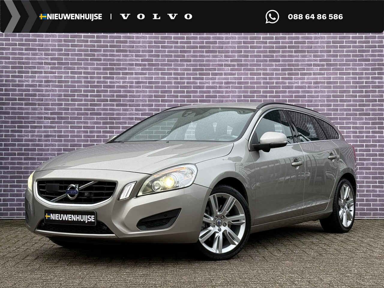 Volvo V60 - 2.0T Momentum | Youngtimer | 200PK | BLIS | Adaptieve cruise control | Climate control | B - AutoWereld.nl