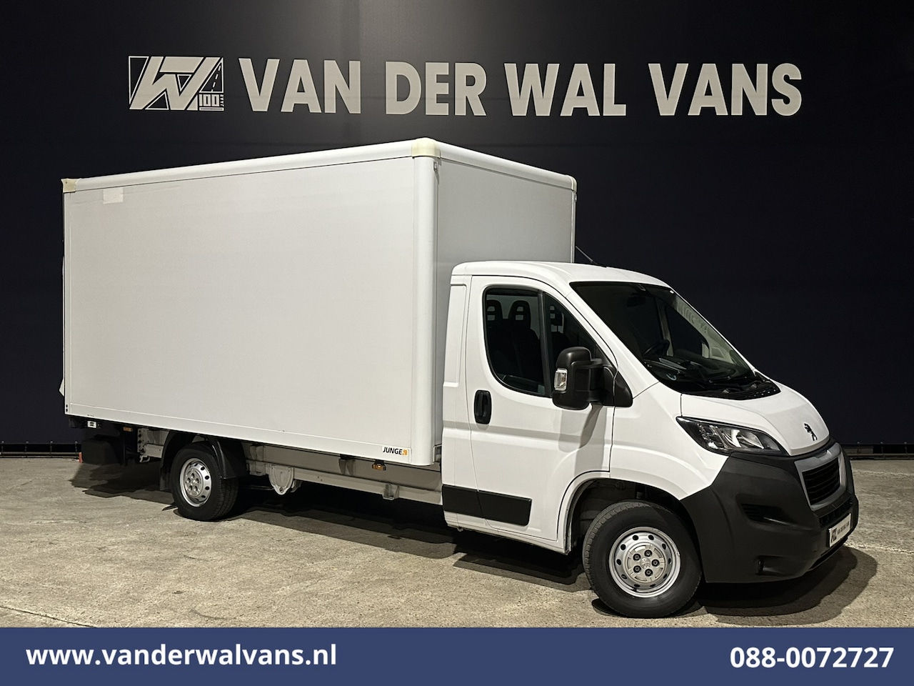 Peugeot Boxer - 2.2 BlueHDi 141pk Bakwagen Laadklep Euro6 Airco | 955kg laadvermogen | Cruisecontrol Bijri - AutoWereld.nl