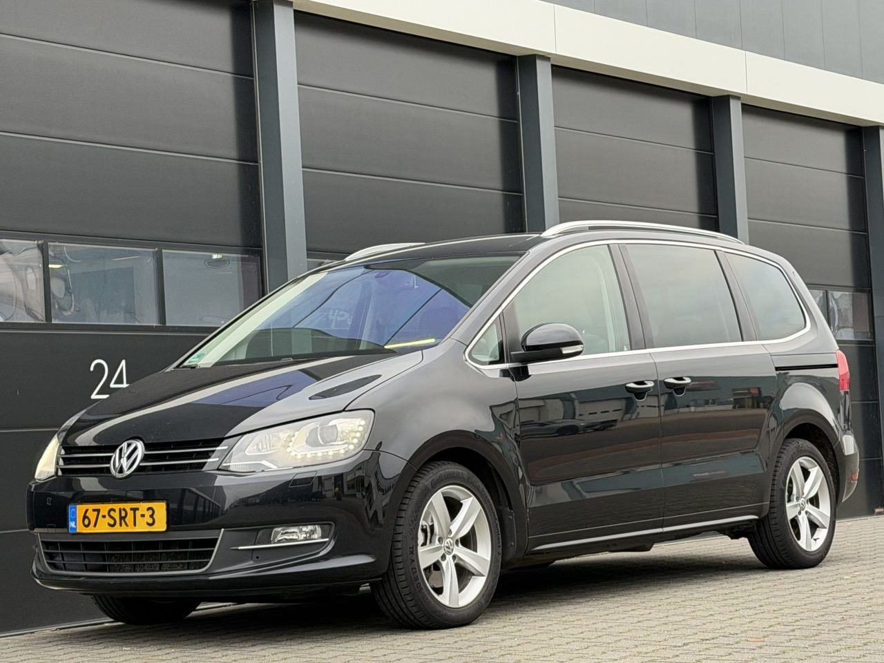 Volkswagen Sharan - 2.0 TDI Xenon Clima Camera AUTOMAAT - AutoWereld.nl