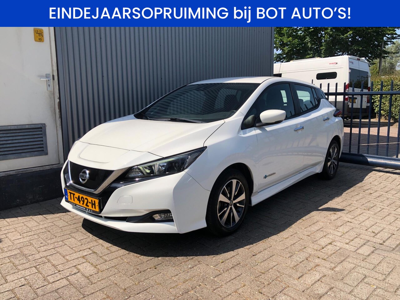 Nissan LEAF - Acenta 40 kWh / NAVIGATIE / CAMERA / LMV / PDC / NL-AUTO / ECC - AutoWereld.nl