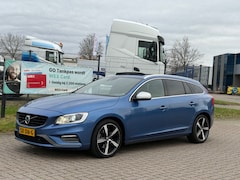 Volvo V60 - 2.0 T4 Business Sport | Schuifdak | Trekh. | Camera | Stoelverw. | BI-Xenon | 18" LMV | Al