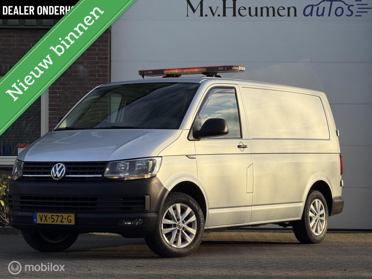 Volkswagen Transporter - 2.0 TDI Highline 3-Zits Cruise Trekhaak Navigatie Verwarmde Voorruit - AutoWereld.nl