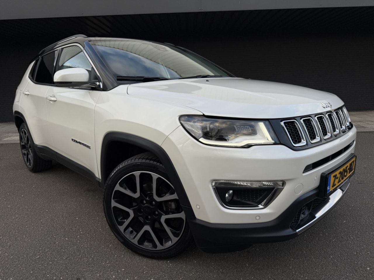 Jeep Compass - 1.4 M.Air Limited // Beats audio // Trekhaak // - AutoWereld.nl