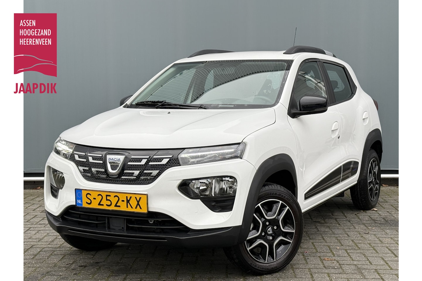 Dacia Spring - BJR 2023 Comfort 45 PK 27 kWh CRUISE | 4700 KM! | PDC ACHTER | TELEFOON | AIRCO - AutoWereld.nl