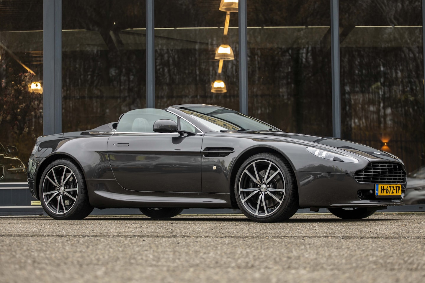 Aston Martin V8 Vantage Roadster - 4.7 V8 N420 Sportshift 4.7 V8 N420 Sportshift - AutoWereld.nl