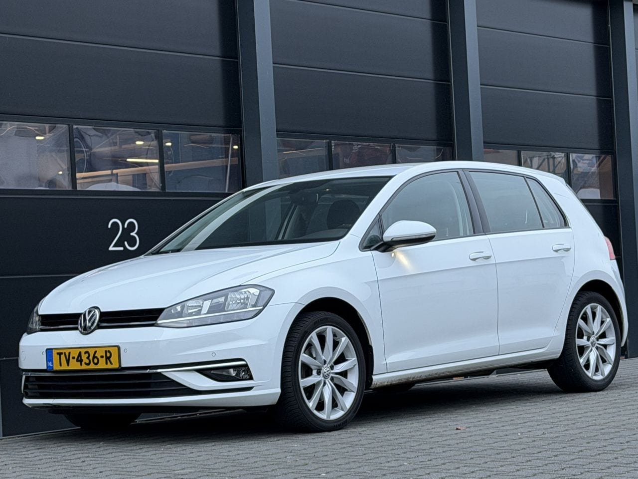 Volkswagen Golf - 1.6 TDI Highline Virtual Cockpit Clima - AutoWereld.nl