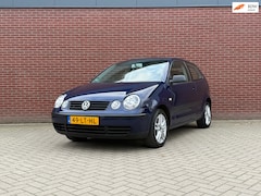 Volkswagen Polo - 1.4-16V Highline / Nap / Cruise ontrol / Trekhaak / Elektrische ramen