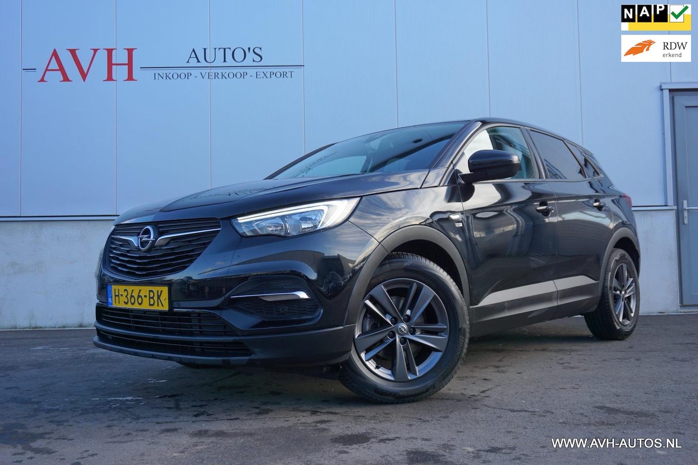 Opel Grandland X - 1.2 Turbo 120 Jaar Edition 1.2 Turbo 120 Jaar Edition - AutoWereld.nl