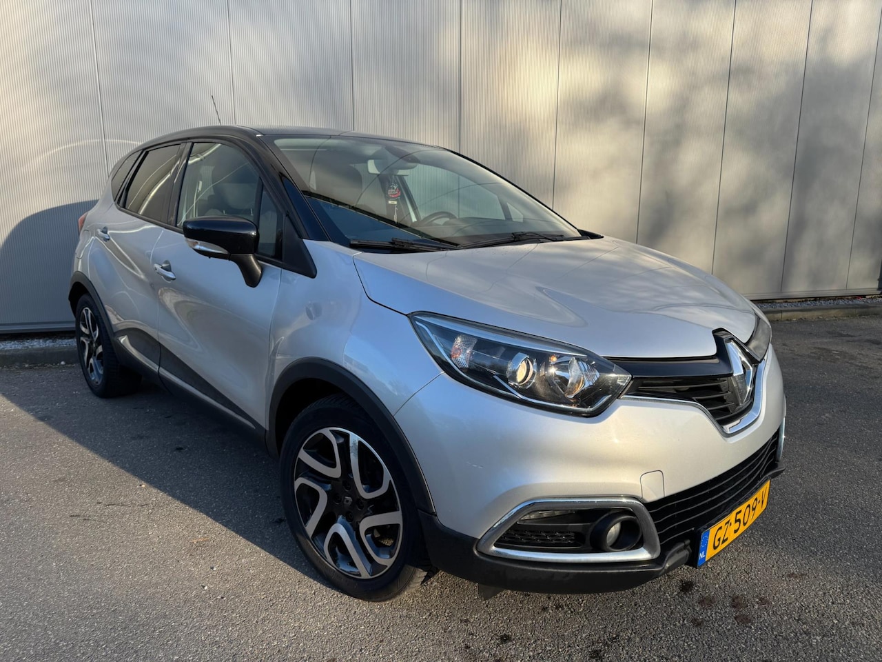 Renault Captur - 1.5 dCi Dynamique navi clima 17 inch lm velgen - AutoWereld.nl