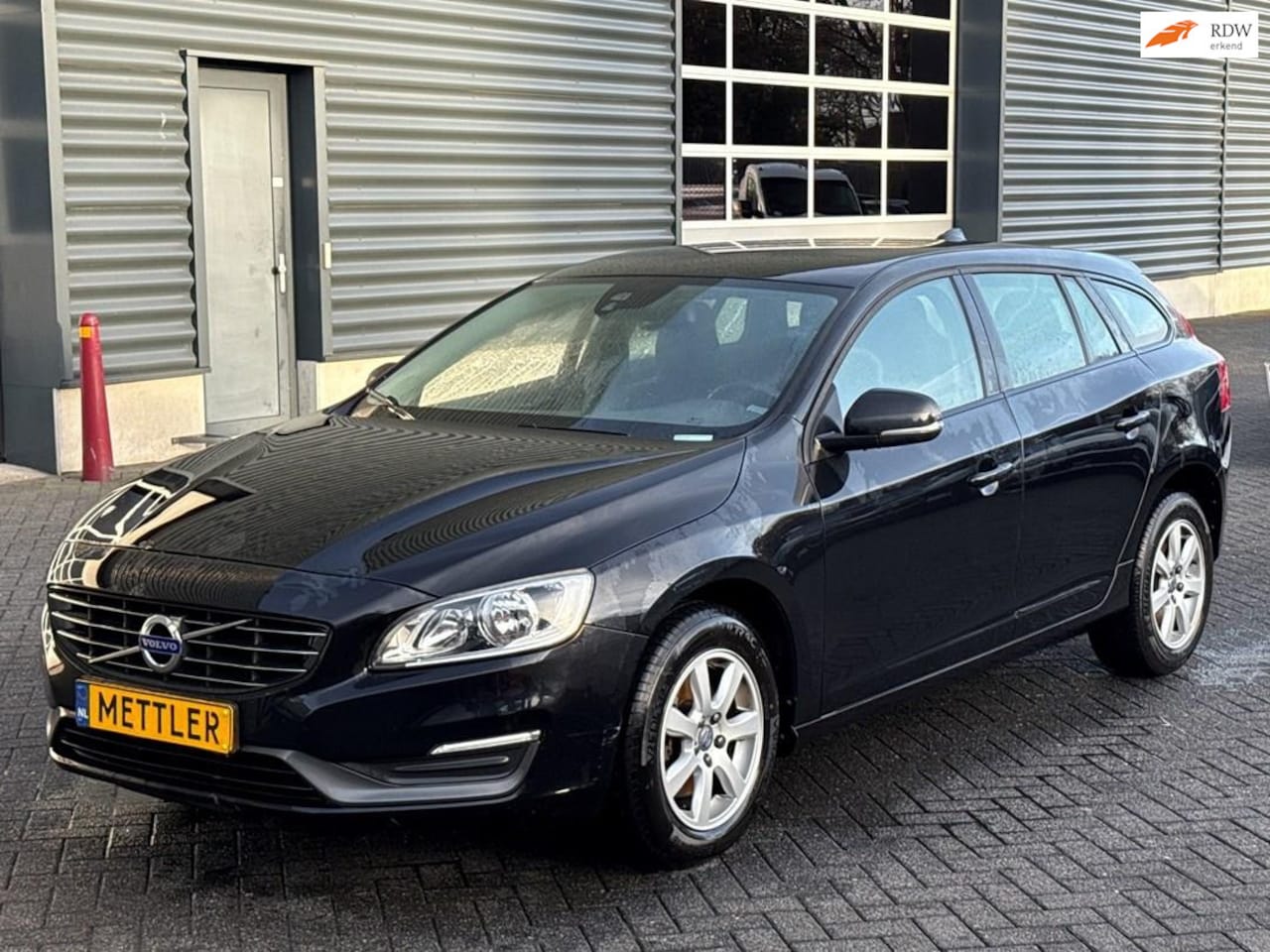 Volvo V60 - 1.6 T3 1.6 T3, cruise control, navigatie, trekhaak - AutoWereld.nl