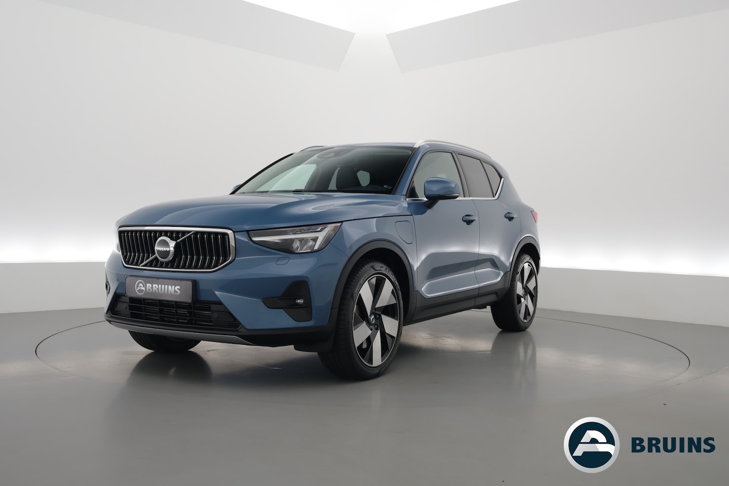 Volvo XC40 - 1.5 T5 Plug-in hybrid Plus Bright | Leer |ACC | Blis | Elek. stoel+mem. | Stoel- Stuurverw - AutoWereld.nl