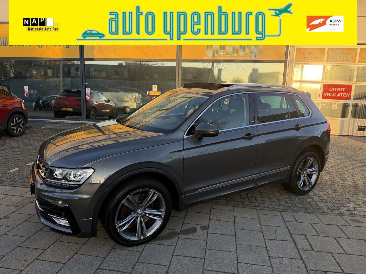 Volkswagen Tiguan - 2.0 TSI 4Motion Highline * 157.890 Km * Panoramadak * Navi * Led * Climatronic * - AutoWereld.nl