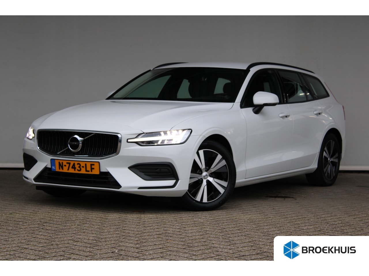 Volvo V60 - 2.0 B3 Momentum Advantage | Adaptieve cruise control | Apple carplay & Android auto | Keyl - AutoWereld.nl